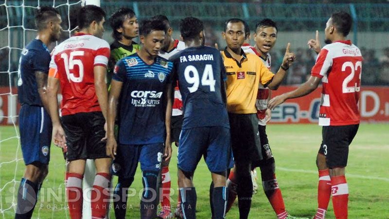 Arema FC vs Madura United. Copyright: © Ian/Indosport